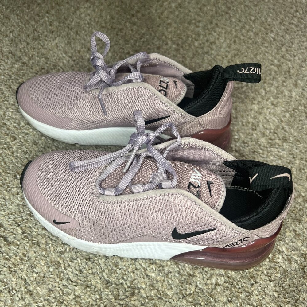 Nike Purple and White Sneakers Modern Athletic Design